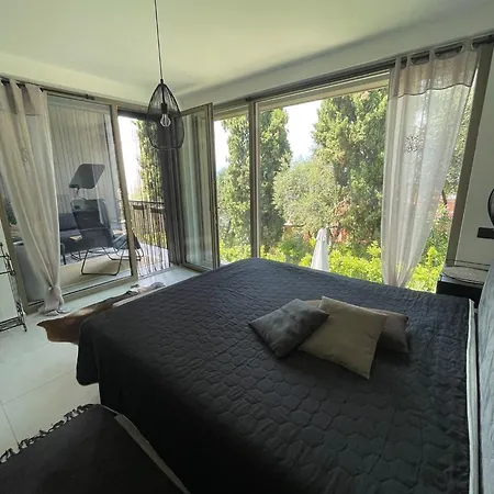 Inessa טורי דל בנקו